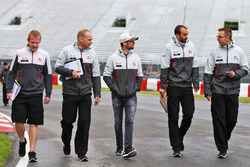 Romain Grosjean, Haas F1 Team lors de la reconnaissance du circuit avec l'équipe