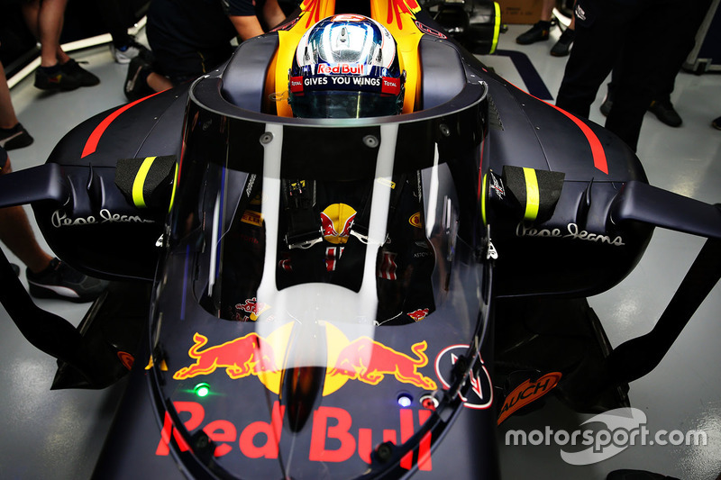 Daniel Ricciardo, Red Bull Racing RB12 with the Aero Screen