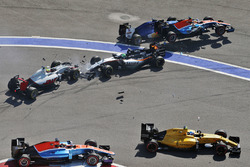 Marcus Ericsson, Sauber C35, Rio Haryanto, Manor Racing MRT05, Esteban Gutierrez, Haas F1 Team VF-16 en Nico Hulkenberg, Sahara Force India F1 VJM09