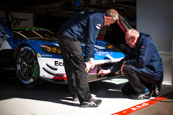 #66 Ford Chip Ganassi Racing Team UK Ford GT: Olivier Pla, Stefan Mücke, Billy Johnson
