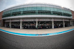 Atmosphere in the pitlane