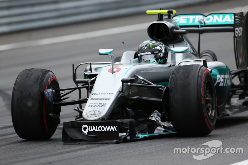 Nico Rosberg, Mercedes AMG F1 limps around the track