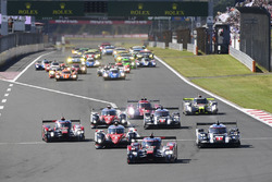 Start: #8 Audi Sport Team Joest Audi R18 e-tron quattro: Lucas di Grassi, Loic Duval, Oliver Jarvis