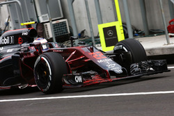 Jenson Button, McLaren MP4-31 running flow-vis paint on the front wing