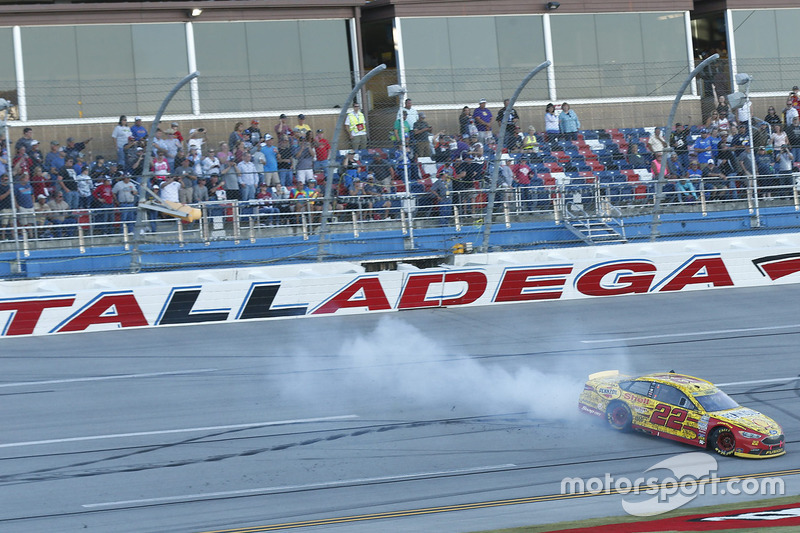 Race winner Joey Logano, Team Penske Ford