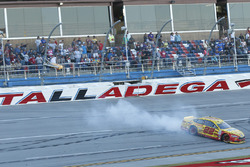 Race winner Joey Logano, Team Penske Ford