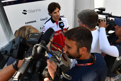 Antonio Giovinazzi, Sauber parle avec les médias