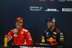 Sebastian Vettel, Ferrari y Daniel Ricciardo, Red Bull Racing en la conferencia de prensa