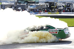 Kevin Harvick, Stewart-Haas Racing with Biagi-Denbeste Racing, Hunt Brothers Pizza Ford Mustang cele