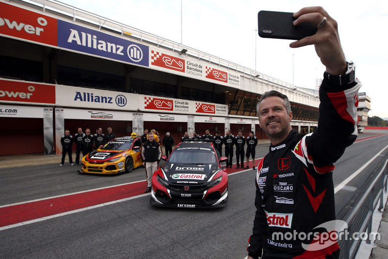 #18 Tiago Monteiro, Boutsen Ginion Racing Honda Civic Type R TCR con il team