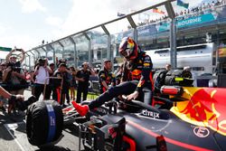 Max Verstappen, Red Bull Racing RB14 Tag Heuer, sort de sa voiture