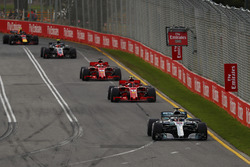 Lewis Hamilton, Mercedes AMG F1 W09, Kimi Raikkonen, Ferrari SF71H, Sebastian Vettel, Ferrari SF71H, Kevin Magnussen, Haas F1 Team VF-18 Ferrari, y Max Verstappen, Red Bull Racing RB14 Tag Heuer