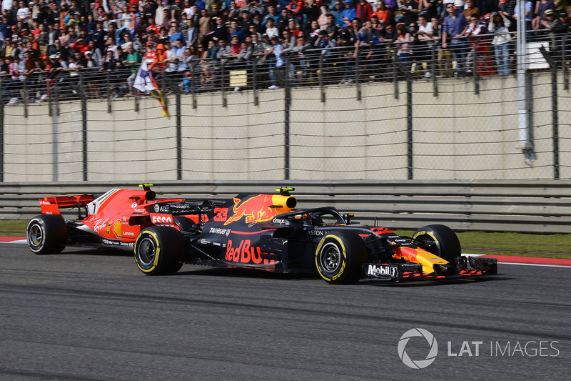 Max Verstappen, Red Bull Racing RB14 and Kimi Raikkonen, Ferrari SF71H battle