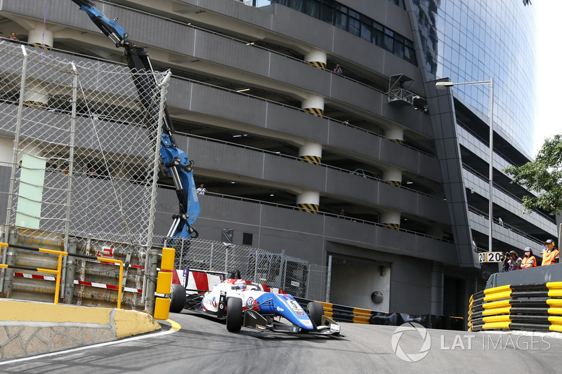 Sacha Fenestraz, Vaillante-Carlin