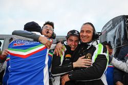 Race winners #17 Antonelli Motorsport: Loris Spinelli, Mikael Grenier