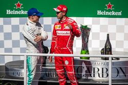 Podio: il vincitore Sebastian Vettel, Ferrari, il secondo classificato Valtteri Bottas, Mercedes AMG