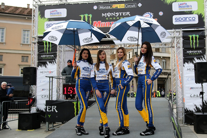 Grid girls Magneti Marelli