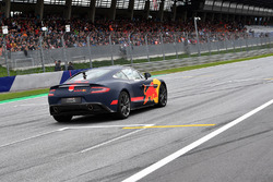 Max Verstappen, Red Bull Racing in een Aston Martin