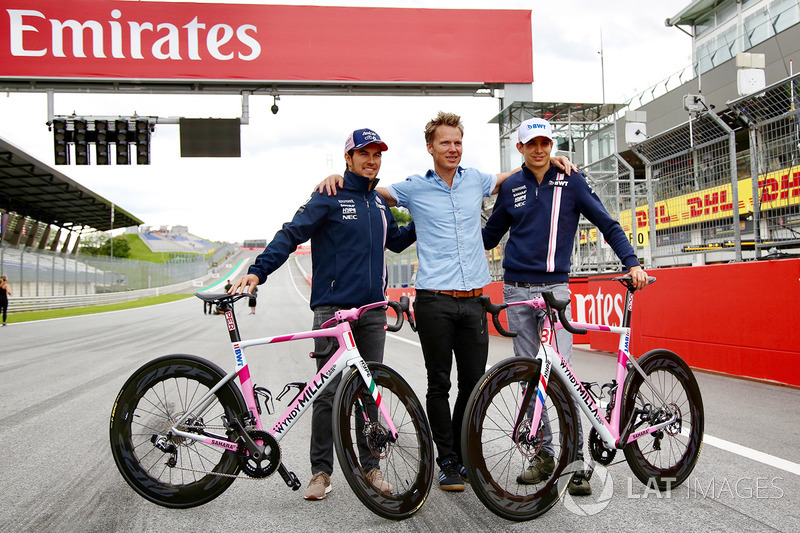 Sergio Pérez, Force India y Esteban Ocon, Force India F1 con bicicletas Wyndy Milla
