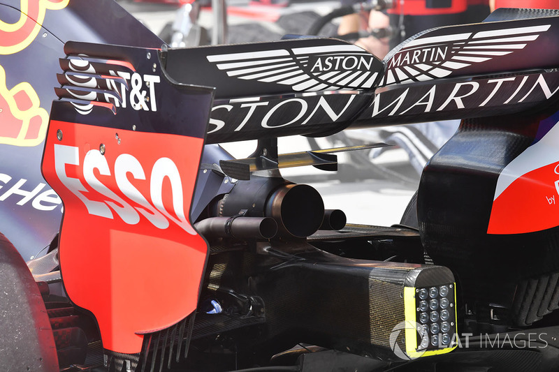Red Bull Racing RB14 rear wing and exhaust