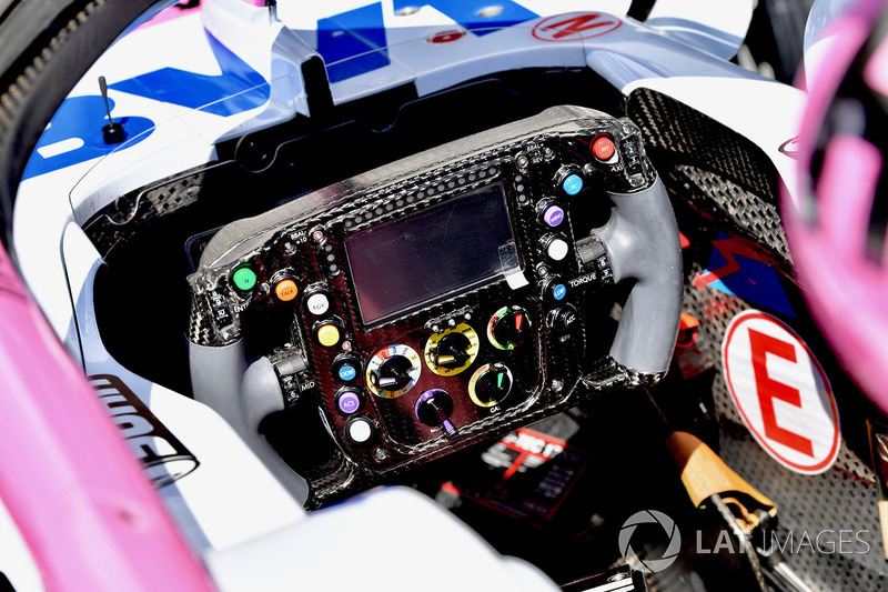 Force India VJM11 volante