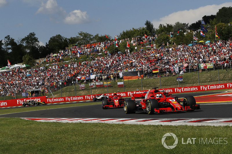 Sebastian Vettel, Ferrari SF71H precede Kimi Raikkonen, Ferrari SF71H