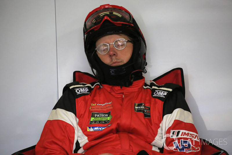 Spirit of Race miembros del equipo duermen