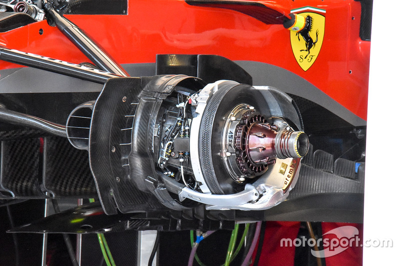 Rem depan dan pengait roda Ferrari SF71H