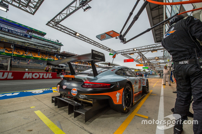 #86 Gulf Racing Porsche 911 RSR: Michael Wainwright, Benjamin Barker, Alex Davison