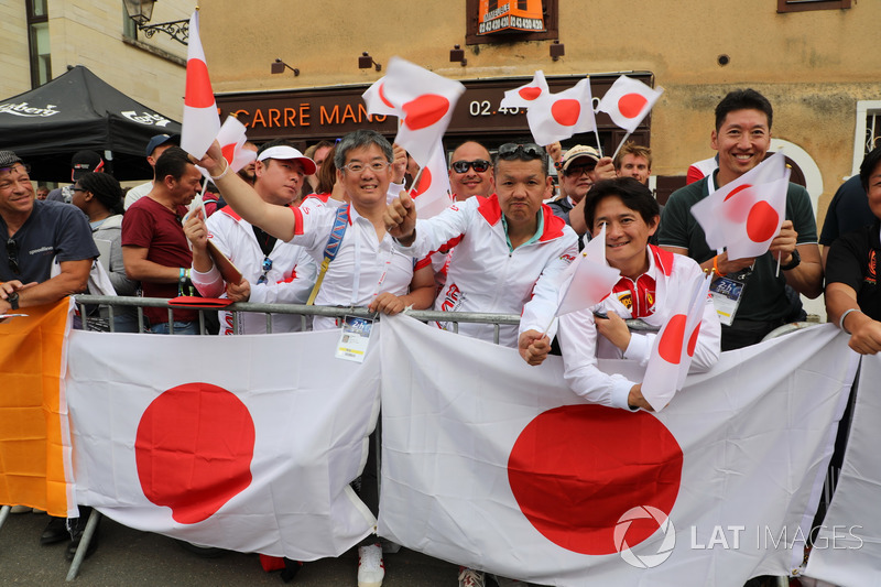 Japanese fans