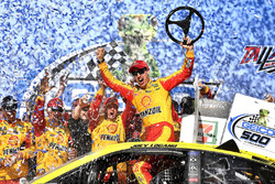 1. Joey Logano, Team Penske, Ford Fusion Shell Pennzoil
