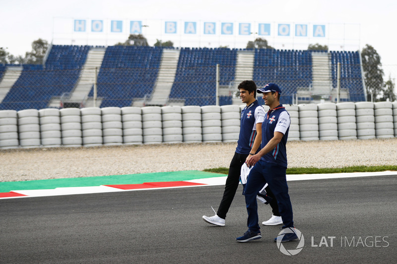 Lance Stroll, Williams Racing, camina por el circuito