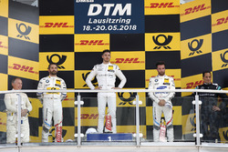 Podio: ganador de la carrera Edoardo Mortara, Mercedes-AMG Team HWA, segundo lugar Timo Glock, BMW Team RMG, 3 ° lugar Philipp Eng, BMW Team RBM