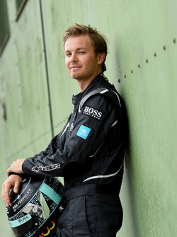 Le Champion du monde de F1, Nico Rosberg au volant de la Gen2