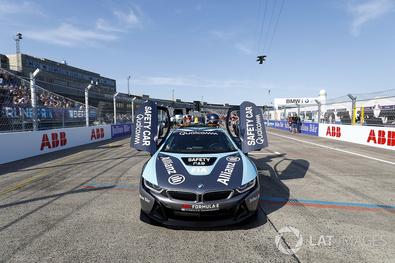 BMW i8 Qualcomm Safety Car