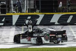 Race winner Kevin Harvick, Stewart-Haas Racing, Ford