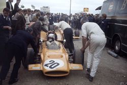 Derek Bell, McLaren M9A