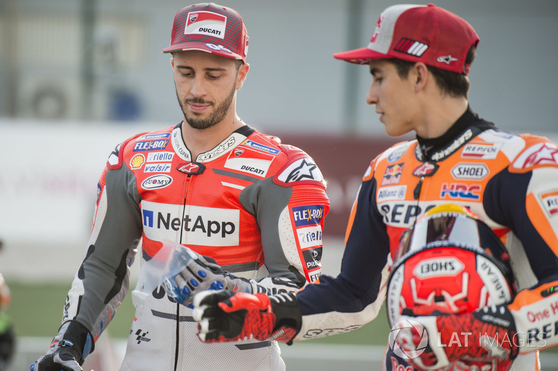 Andrea Dovizioso, Ducati Team, fa uno scherzo a Marc Marquez, Repsol Honda Team