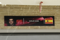 Carlos Sainz Jr., Renault Sport F1 Team garage sign