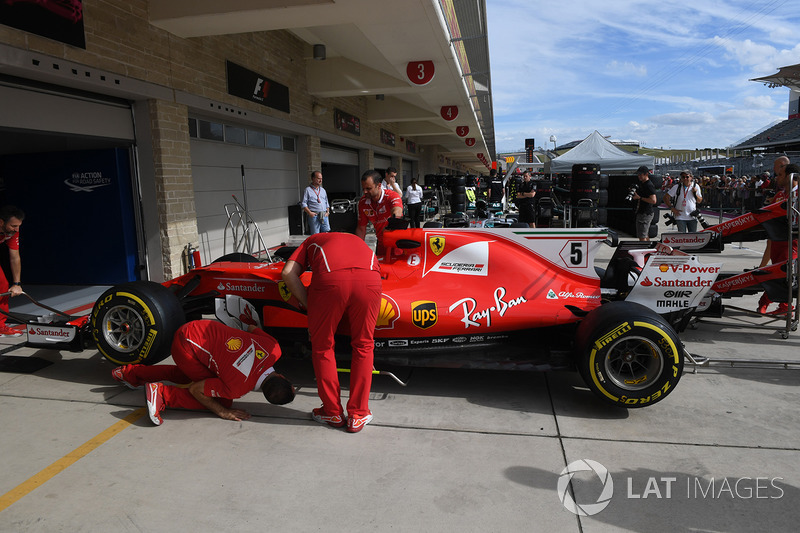 Ferrari mechanics and Ferrari SF70H