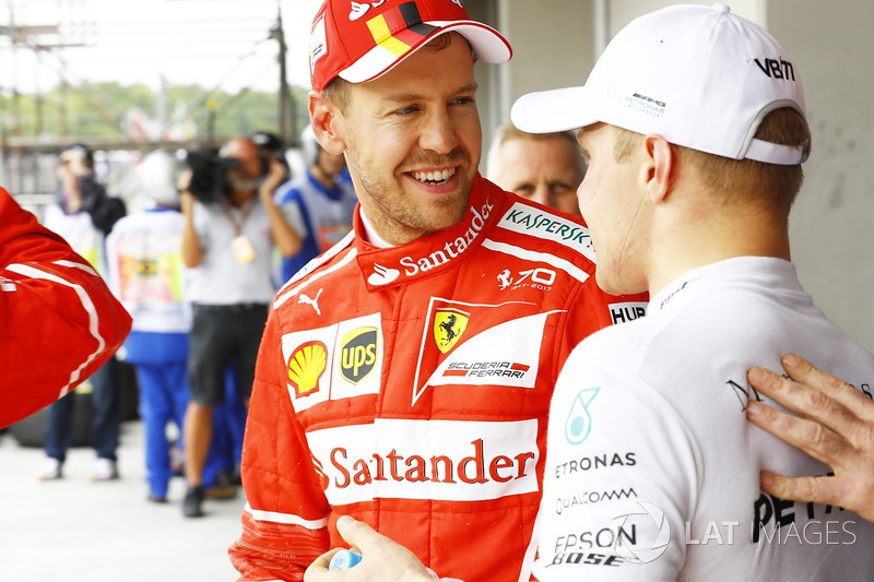 Sebastian Vettel, Ferrari, Valtteri Bottas, Mercedes AMG F1, dopo la qualifica
