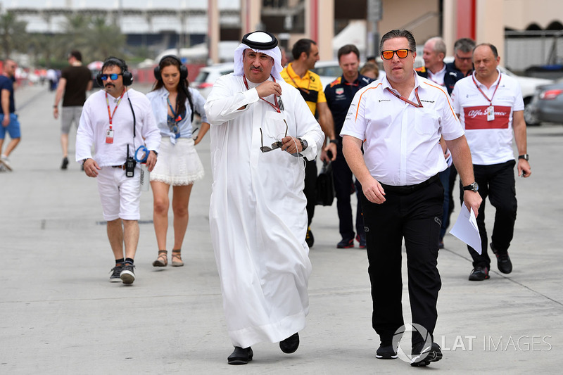 Sheikh Mohammed bin Essa Al Khalifa, director general de la Junta de Desarrollo Económico de Bahrein y accionista de McLaren y Zak Brown, director ejecutivo de McLaren