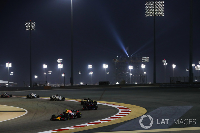 Max Verstappen, Red Bull Racing RB14 Tag Heuer, leads Brendon Hartley, Toro Rosso STR13 Honda, and C