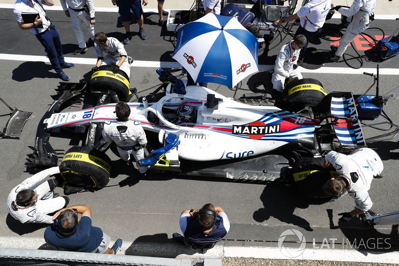 Lance Stroll, Williams FW41, in the pit lane prior to the start