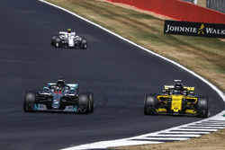 Lewis Hamilton, Mercedes-AMG F1 W09 en Nico Hulkenberg, Renault Sport F1 Team R.S. 18