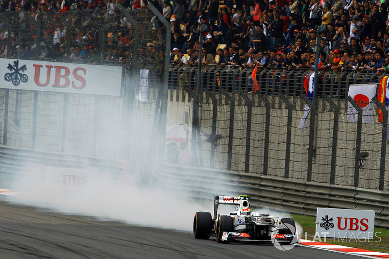 Sergio Perez, Sauber C31 locks up    