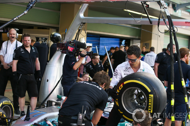 Toto Wolff, Direktör, Mercedes AMG F1, pit stop antrenmanında