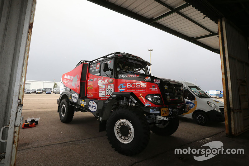 Los equipos se preparan en Le Havre para el largo viaje a Lima, Perú