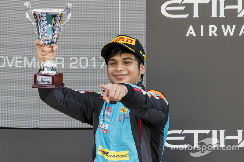 Podio: tercer lugar Arjun Maini, Jenzer Motorsport