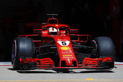 Sebastian Vettel, Ferrari SF71H, sort du garage